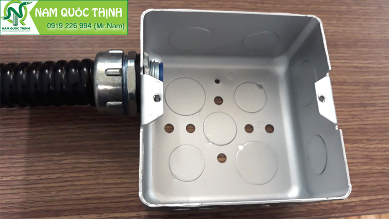 Hộp thép âm tường 100x100x54